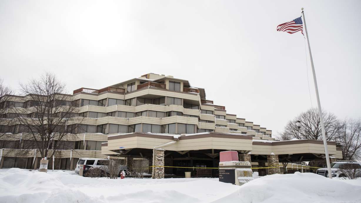 1 dead, several injured in shooting at Chicago-area hotel