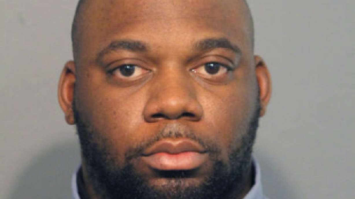 Judge: Man impersonating Chicago cop 'danger' to community