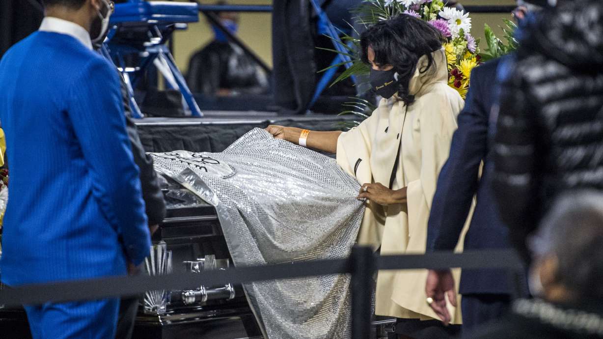James Brown's emcee gets funeral sendoff with shiny cape