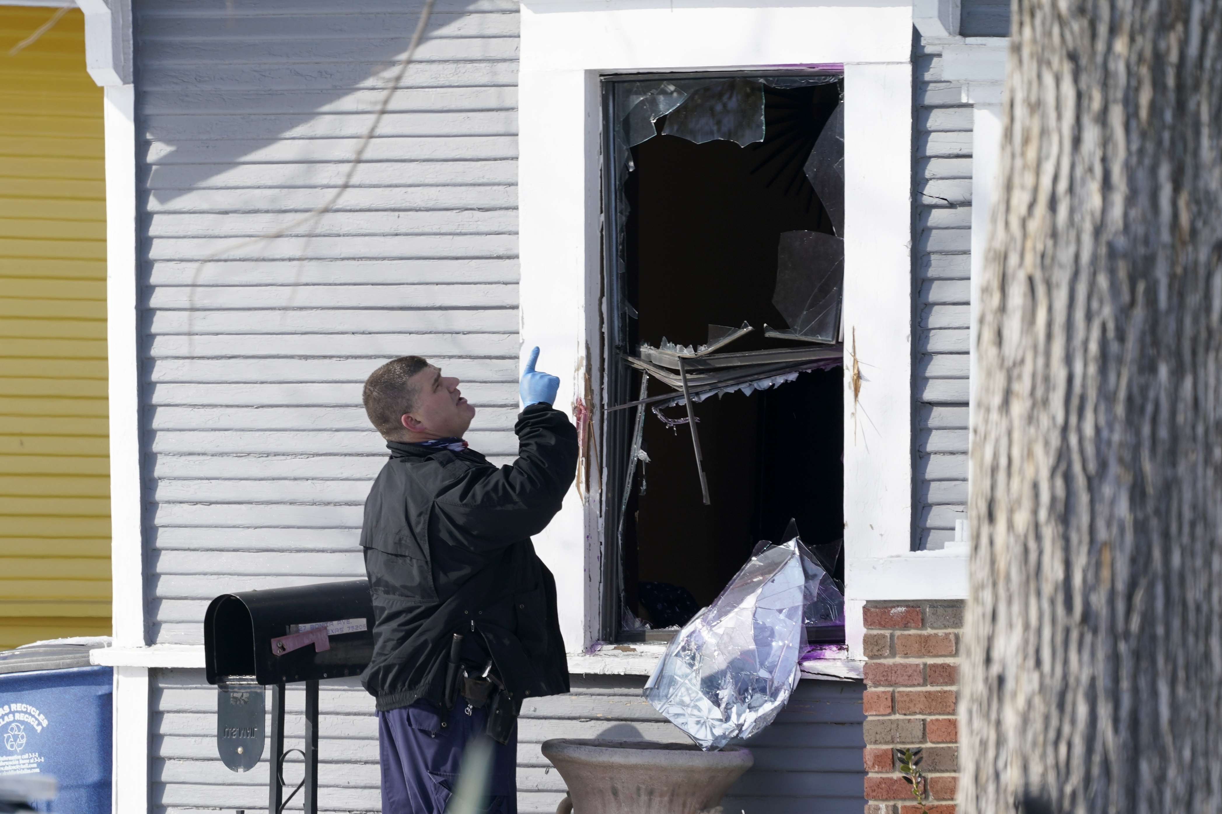 Man who killed wife and wounded Dallas cops was sex offender