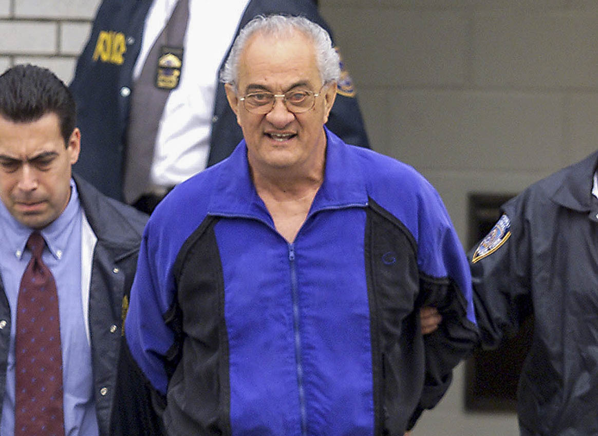 Gambino crime family's elder Gotti, Peter, dies in prison