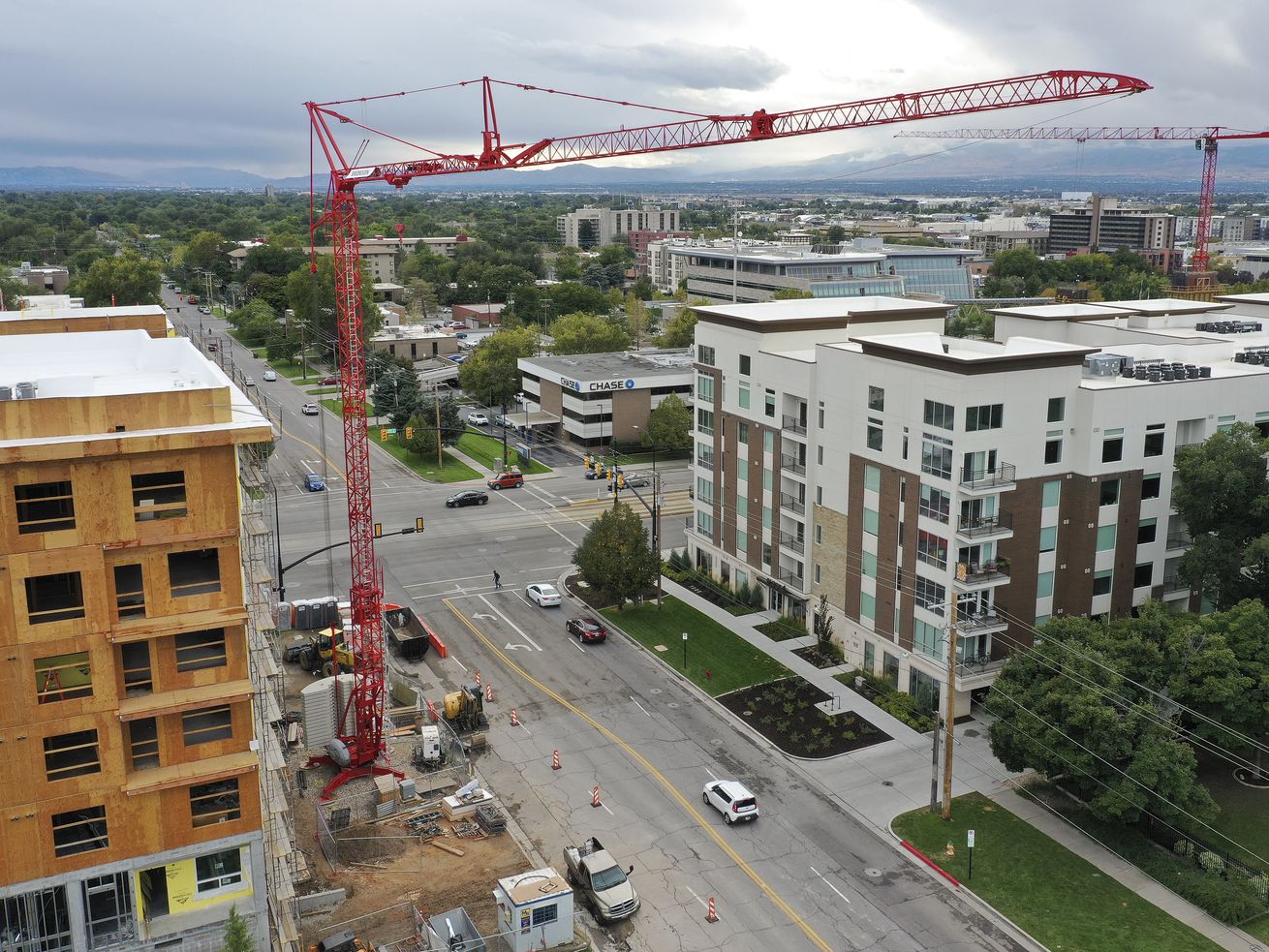 Construction continues on the Quattro apartment
building in Salt Lake City on Friday, Sept. 20, 2019. Utah’s
protections for renters are weaker than in most states, according
to a new analysis from law students at the University of Utah.