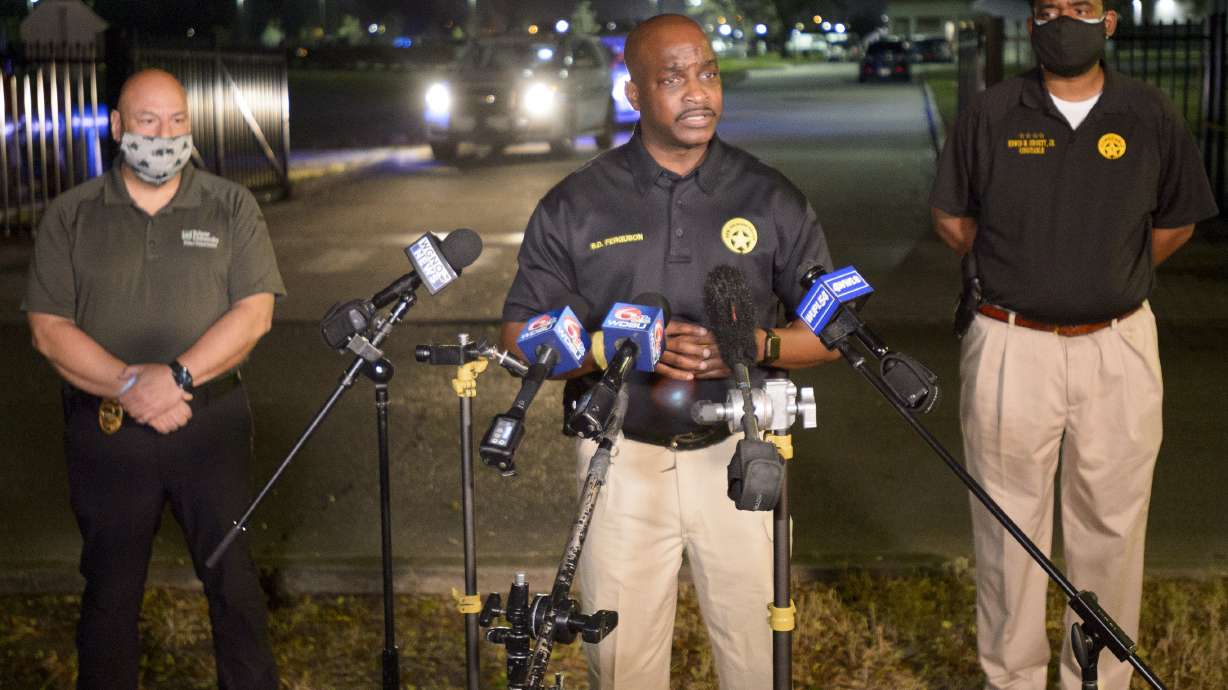 Officer fatally shot outside New Orleans high school game