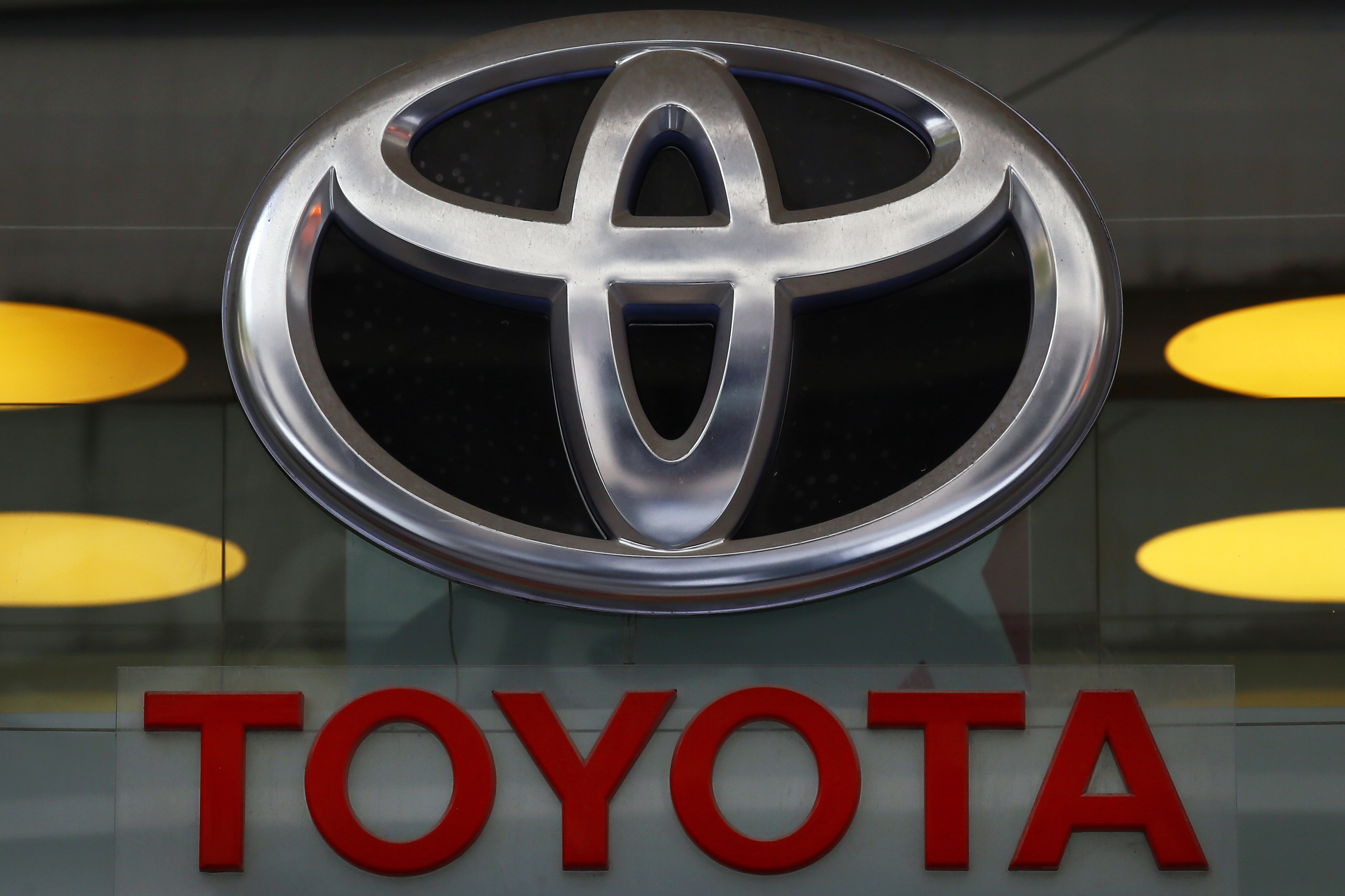 US probing engine fires that could affect nearly 1.9M Toyota RAV4s