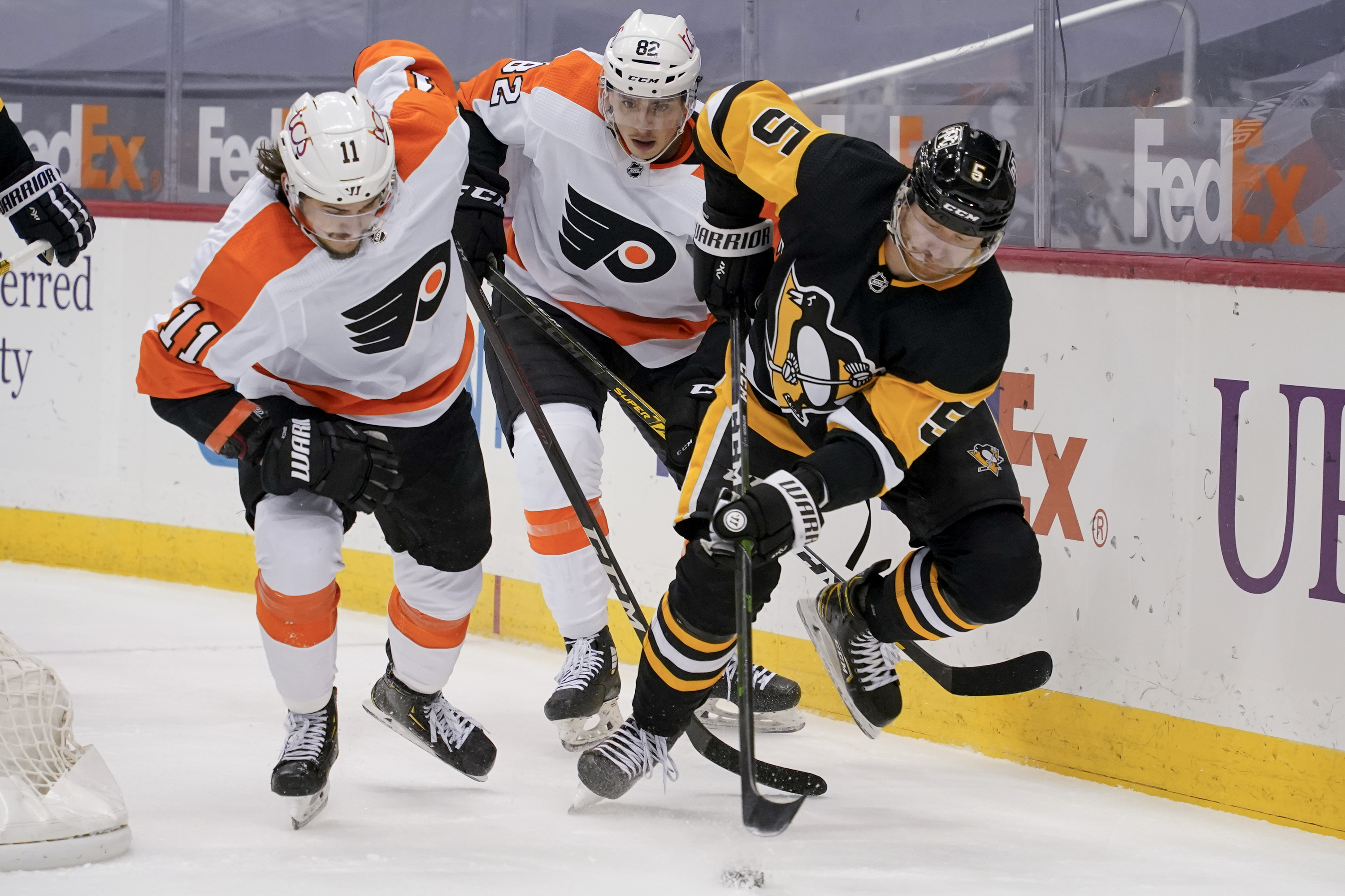 Kapanen scores twice; Pens welcome back fans with 5-2 win