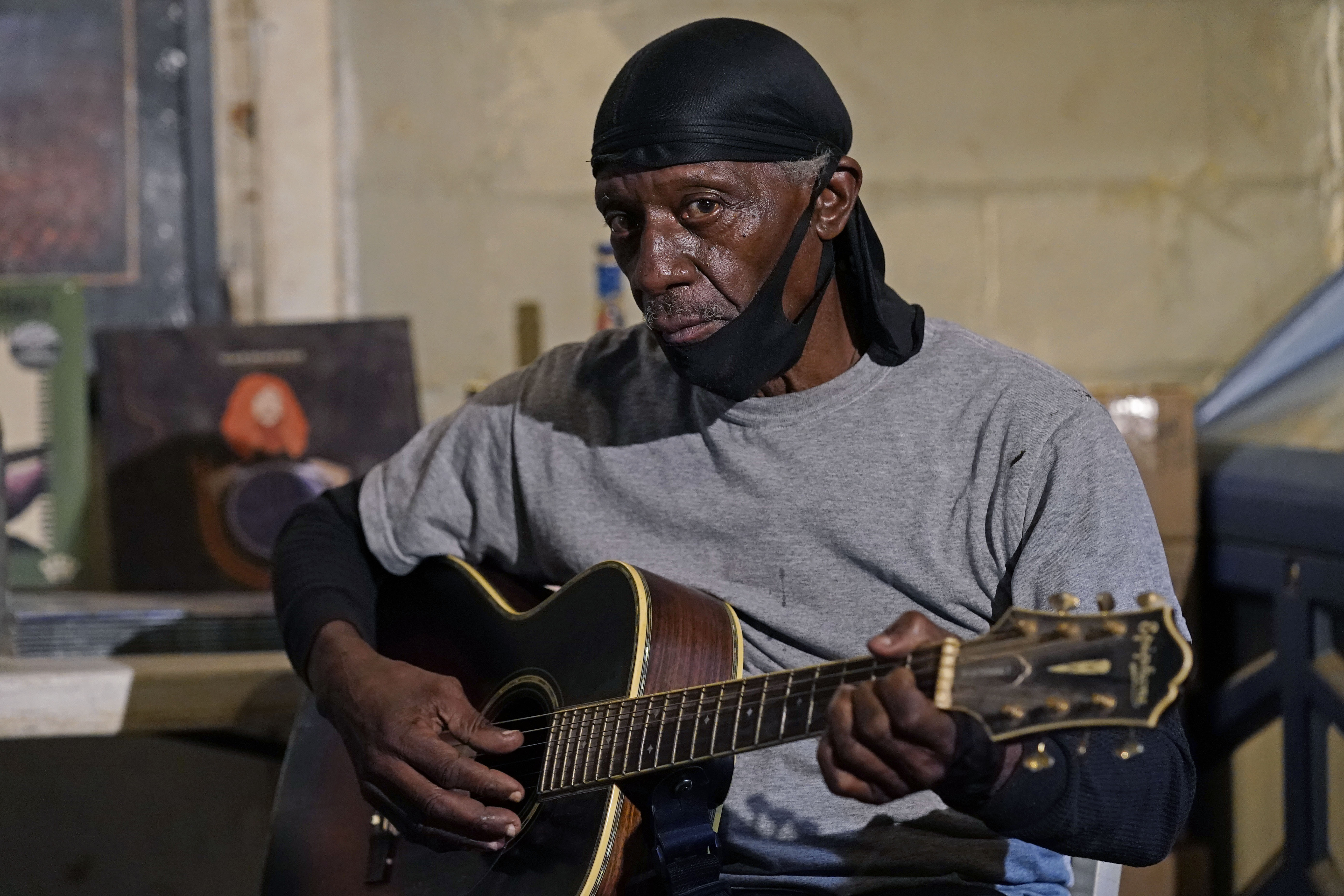 In Mississippi, small-town bluesman keeps aging music alive