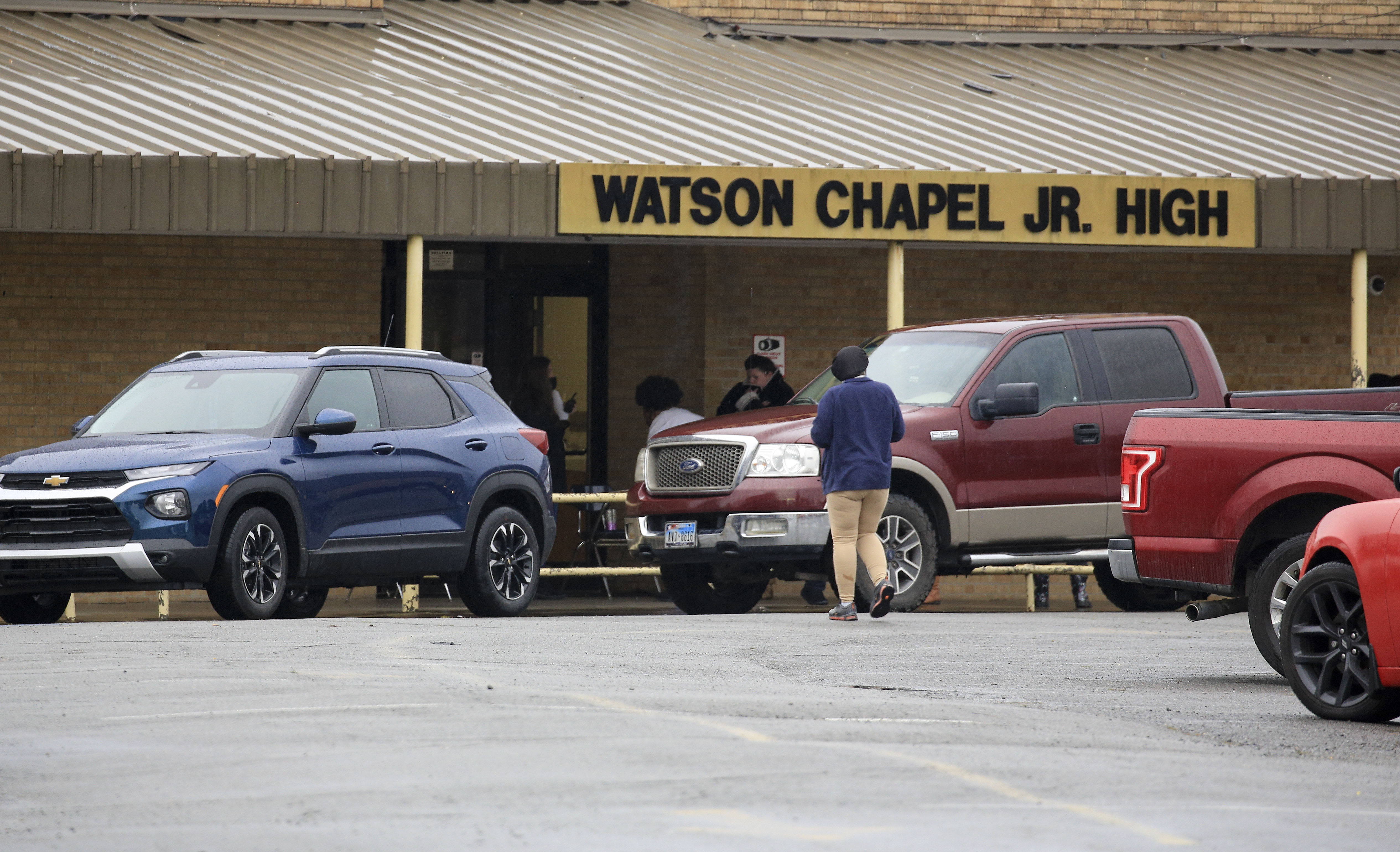 Boy shot at Arkansas junior high dies