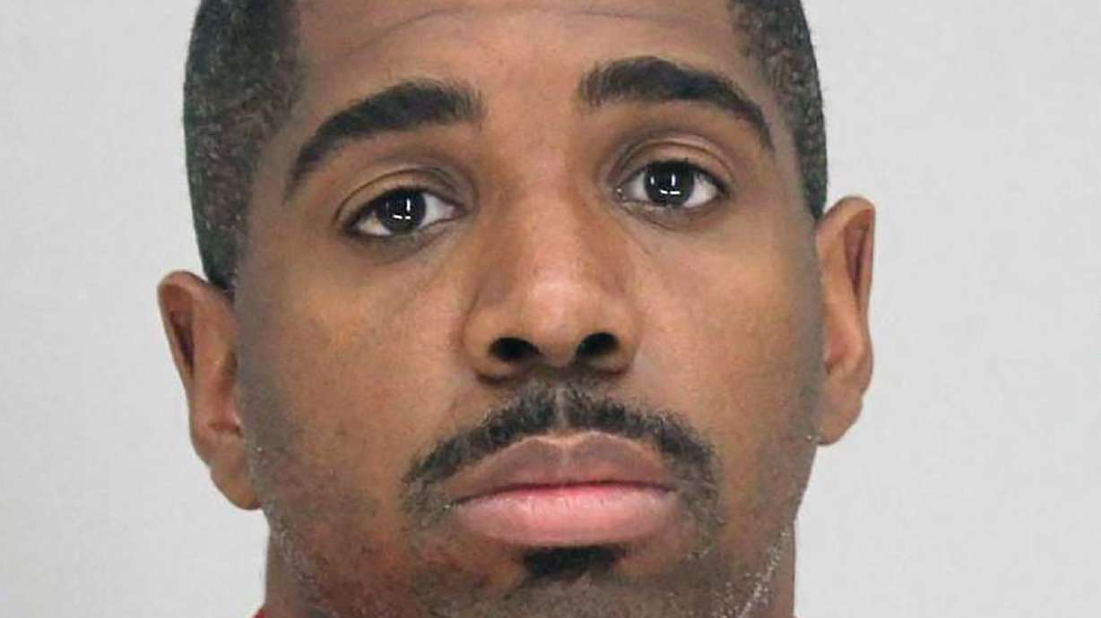 Ex-chief: Dallas cop kept on job to not tip him off to probe