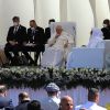 Pope, top Iraq Shiite cleric hold historic, symbolic meeting