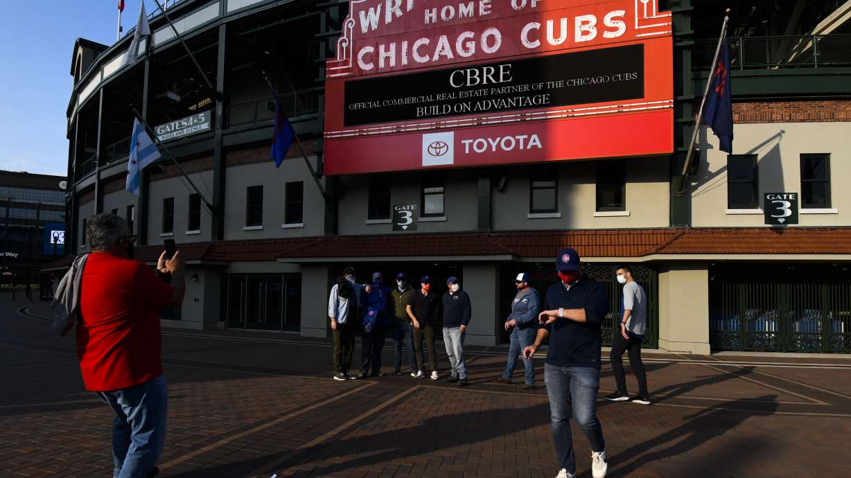 Cubs, Sox to let some fans into stands as COVID numbers fall