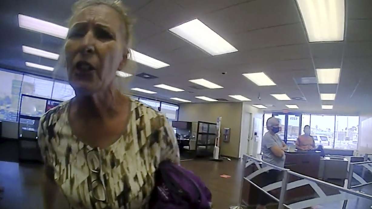 Arrest warrant issued after woman rejects mask at Texas bank