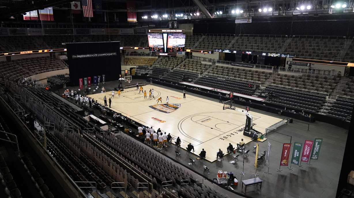 6 officials out of NCAA Tournament after 1 tests positive