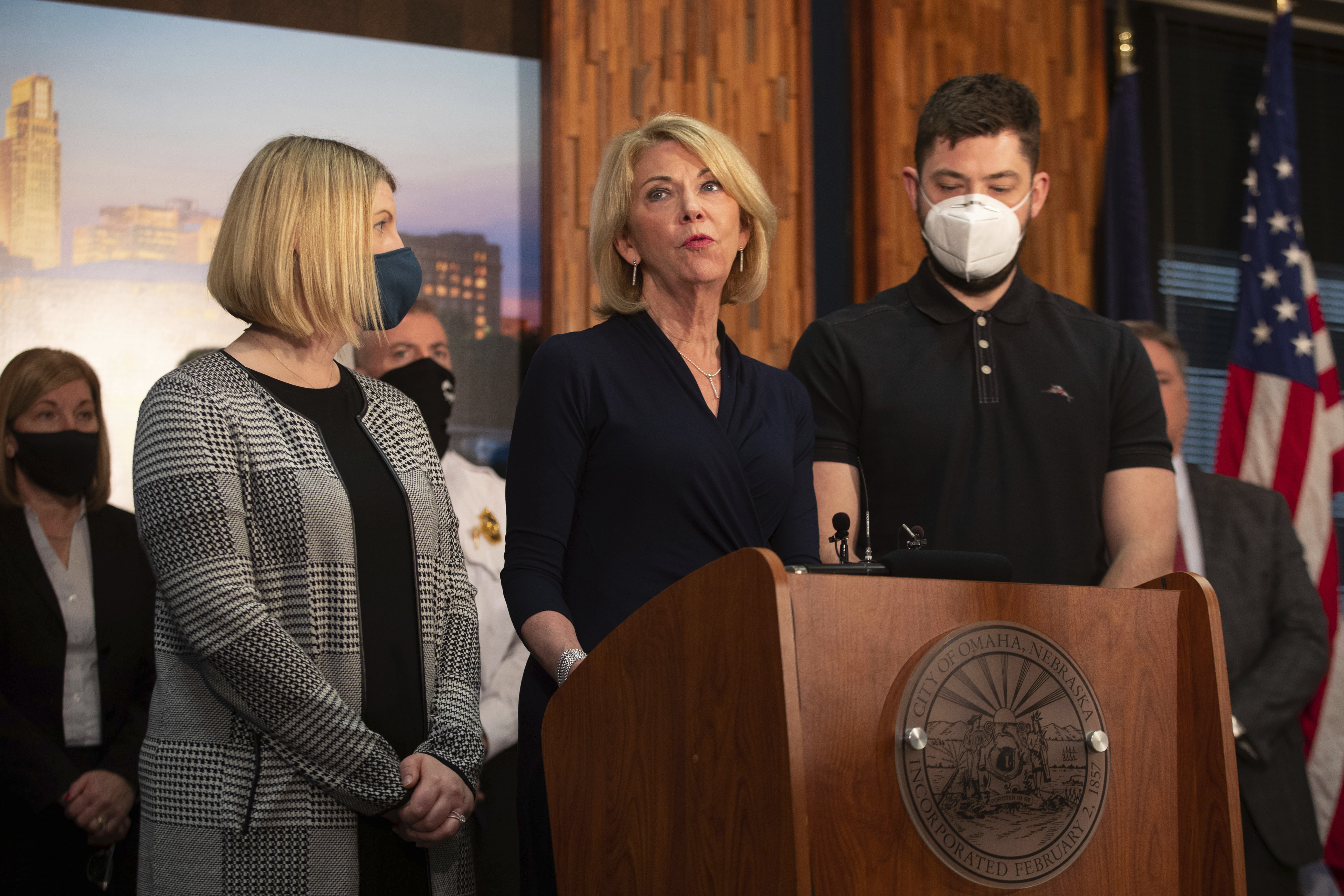 Omaha mayor returns to City Hall after husband's death