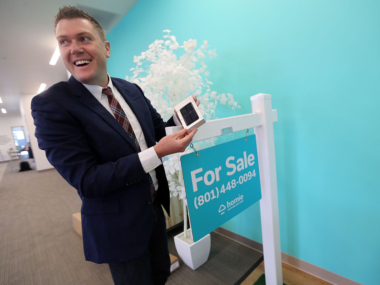 Real estate firm to hire nearly 1,000 new employees by year's end