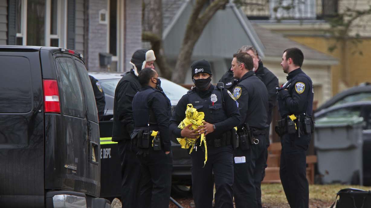 Officials: Wisconsin man kills 2 co-workers, later dies