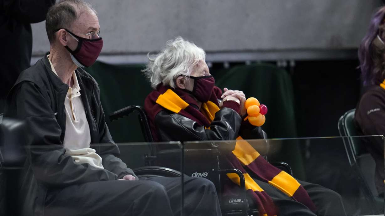 Nun-and-done: Loyola Chicago stuns top-seeded Illinois 71-58