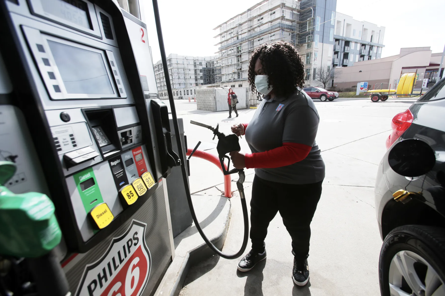 Why gas prices in Utah and the nation are on the rise