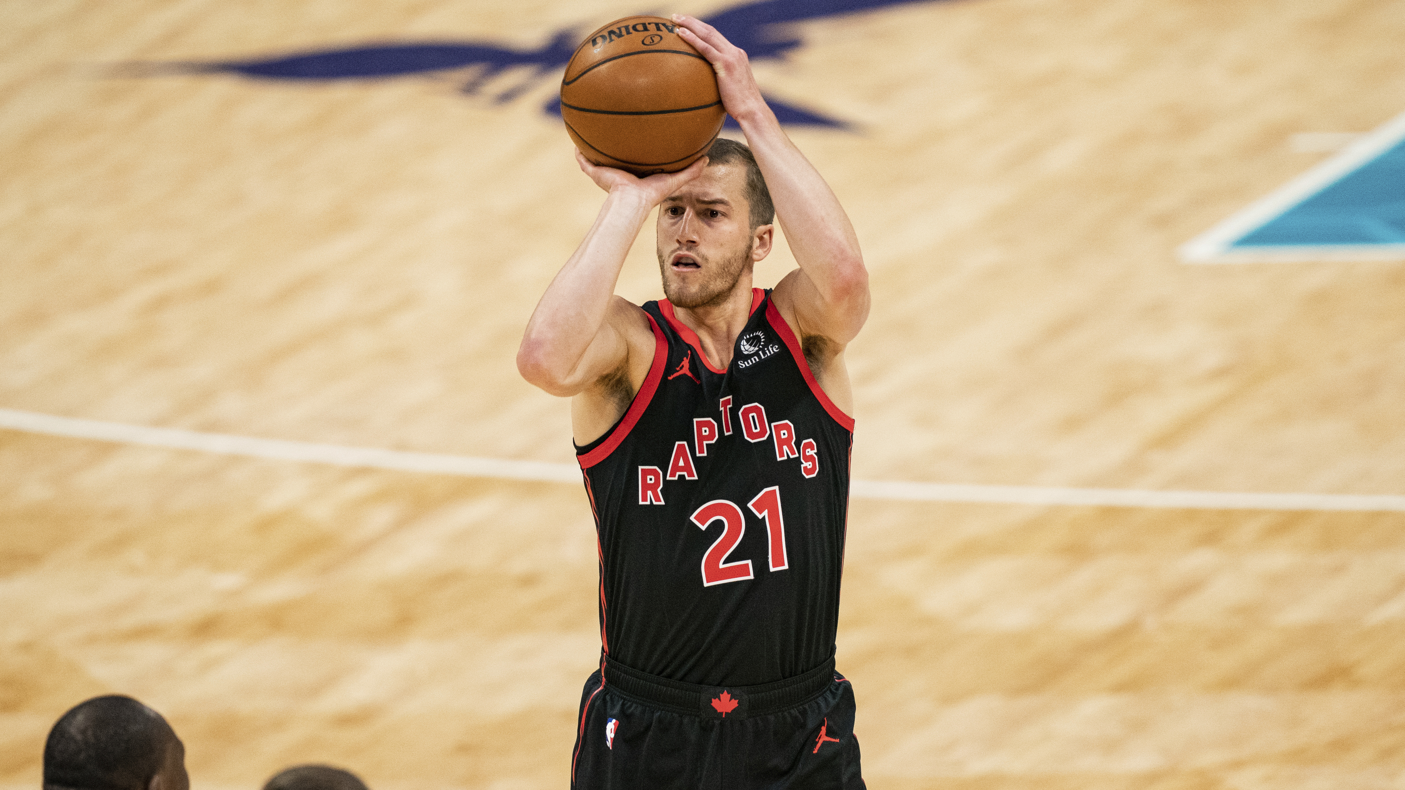 Toronto Raptors guard Matt Thomas (21) shoots the ball against the Charlotte Hornets during the second half of an NBA basketball game in Charlotte, N.C., Saturday, March 13, 2021. (AP Photo/Jacob Kupferman)