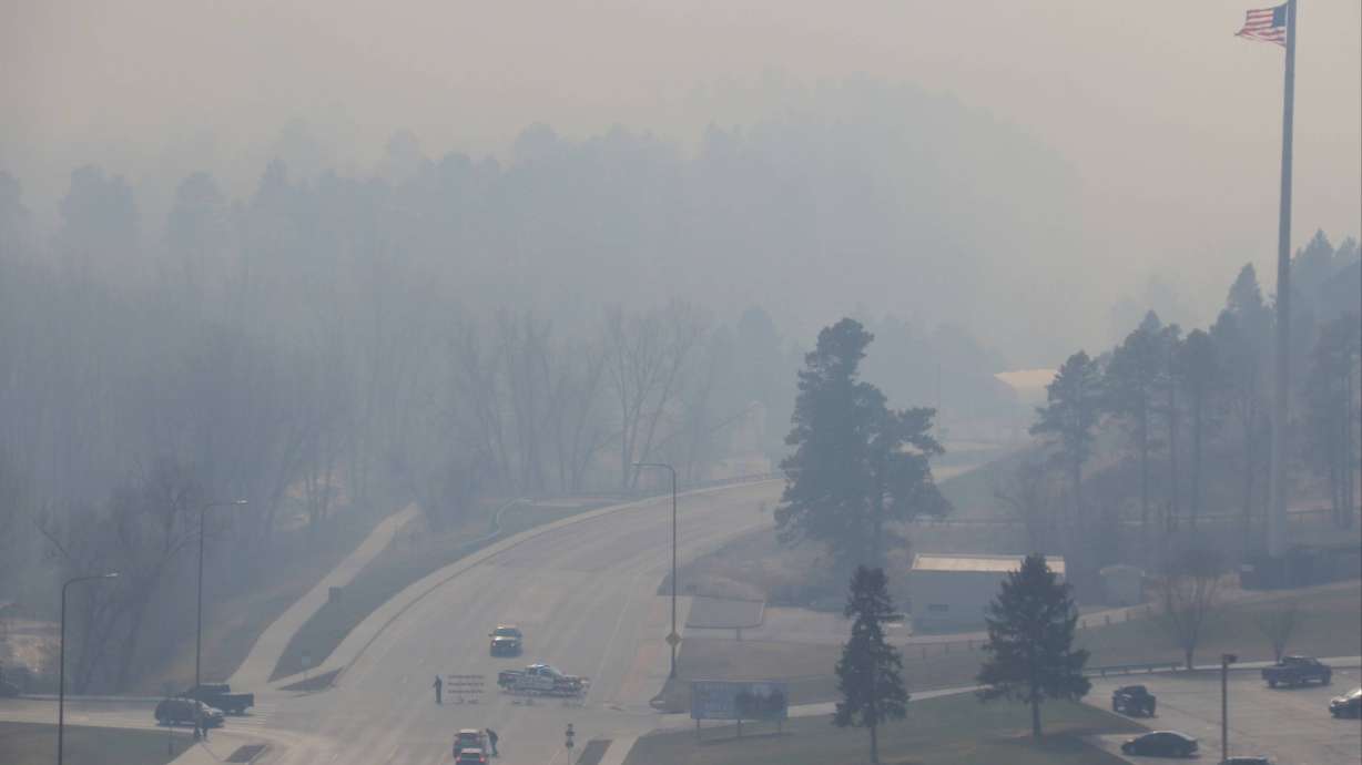 400 homes evacuated, Rushmore closed amid South Dakota fires