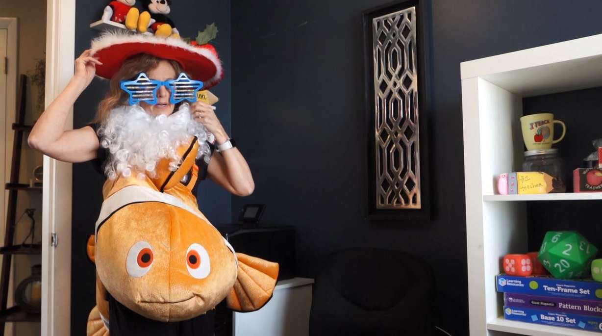 Teacher Mindy Simon has found creative ways to engage her online first grade class.