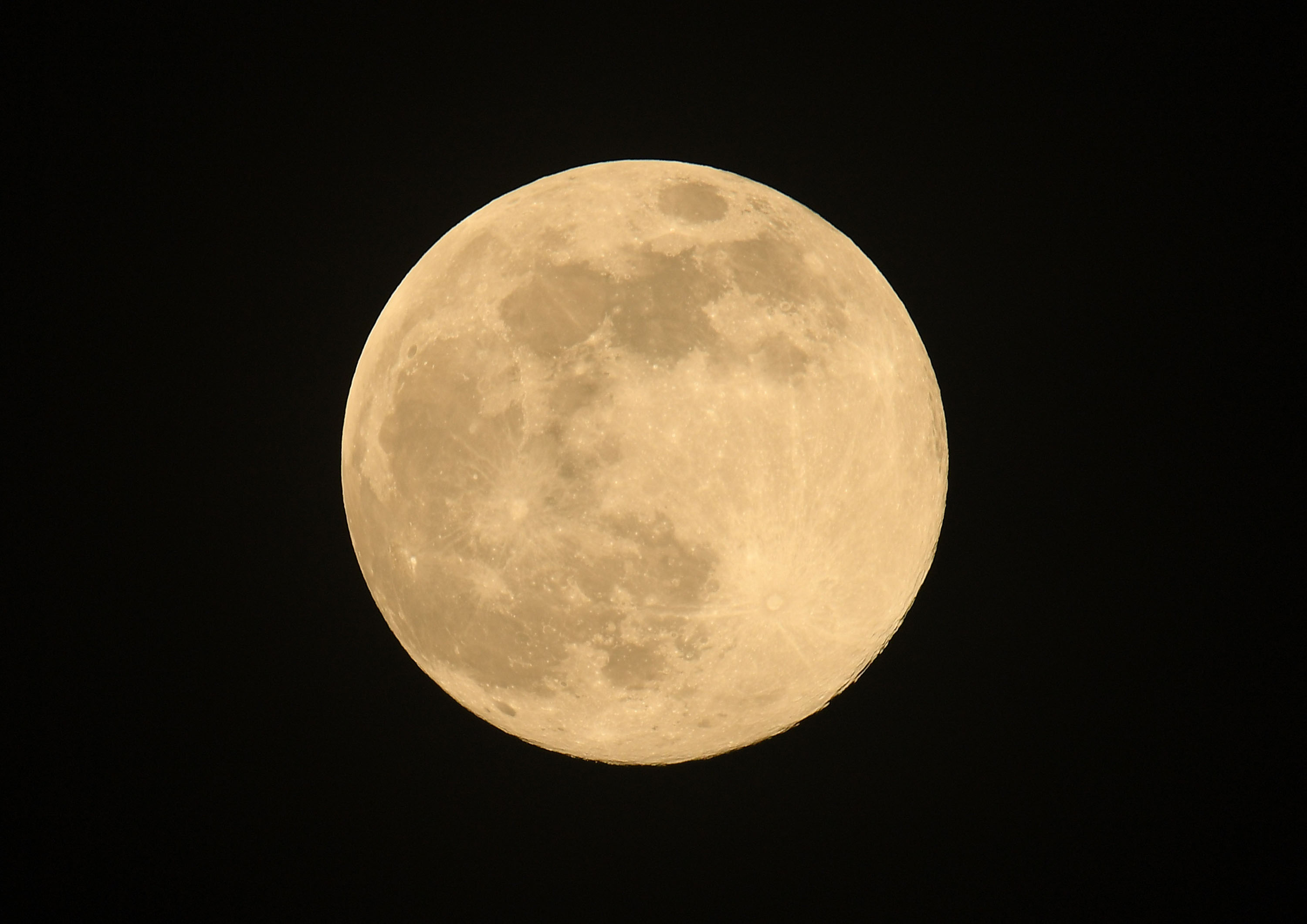 LUENEBURG, GERMANY - APRIL 07: The supermoon is seen in the night sky on April 07, 2020 in Lueneburg, Germany. The supermoon is visible as the full moon coincides with the satellite in its closest approach to Earth, which makes it appear brighter and larger than other full moons. (Photo by Stuart Franklin/Getty Images)