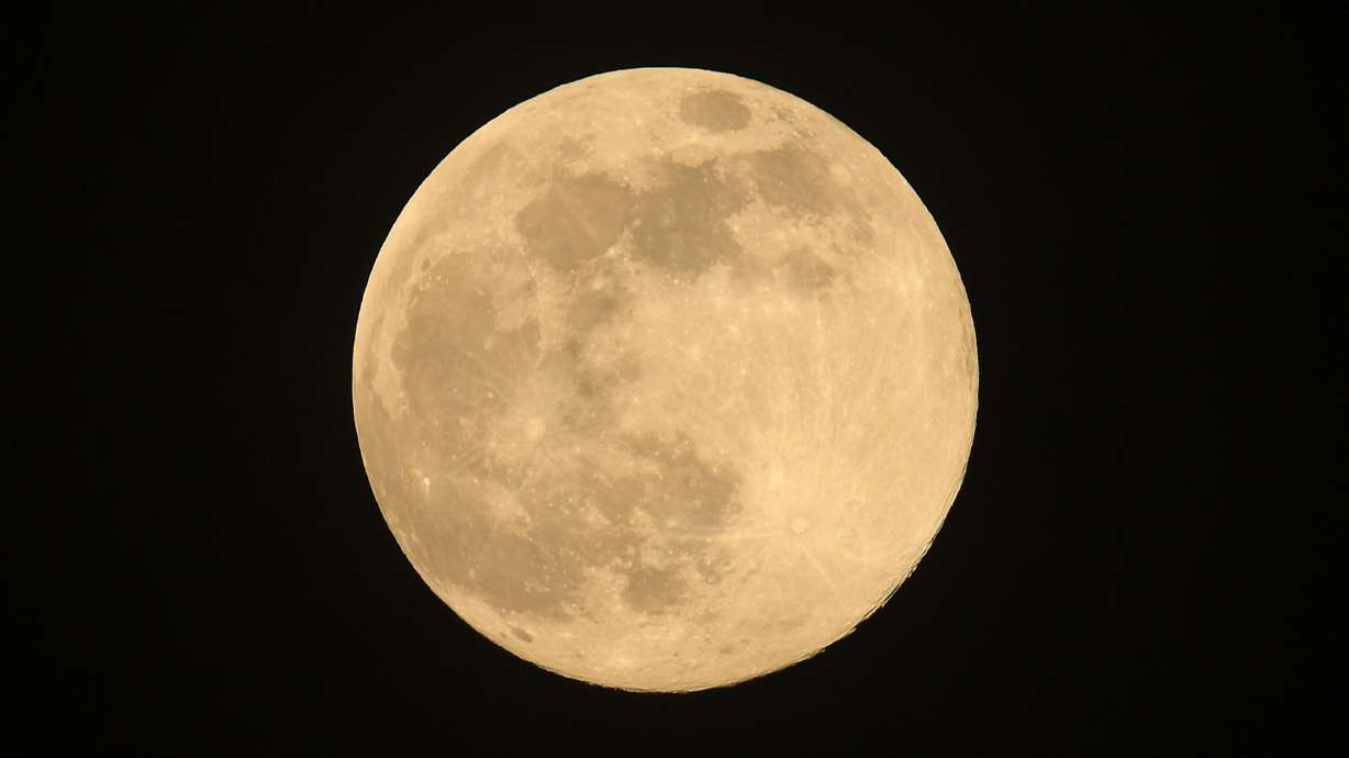LUENEBURG, GERMANY - APRIL 07: The supermoon is seen in the night sky on April 07, 2020 in Lueneburg, Germany. The supermoon is visible as the full moon coincides with the satellite in its closest approach to Earth, which makes it appear brighter and larger than other full moons. (Photo by Stuart Franklin/Getty Images)