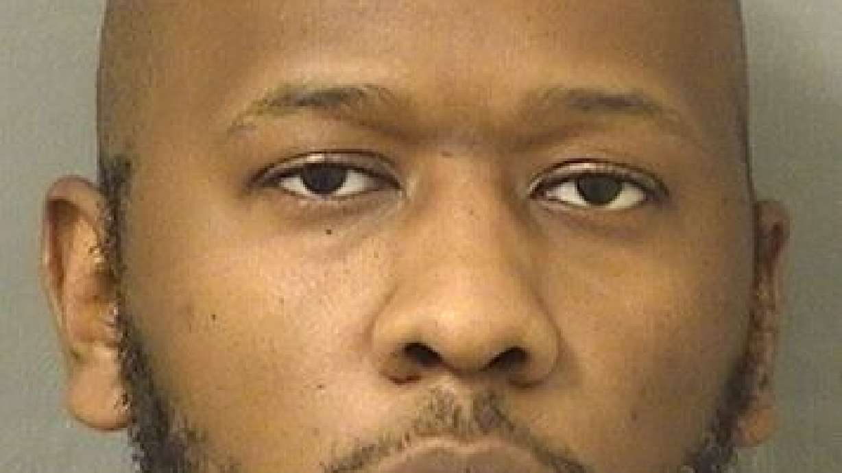 Officials: Elementary teacher solicited sex with 2-year-old