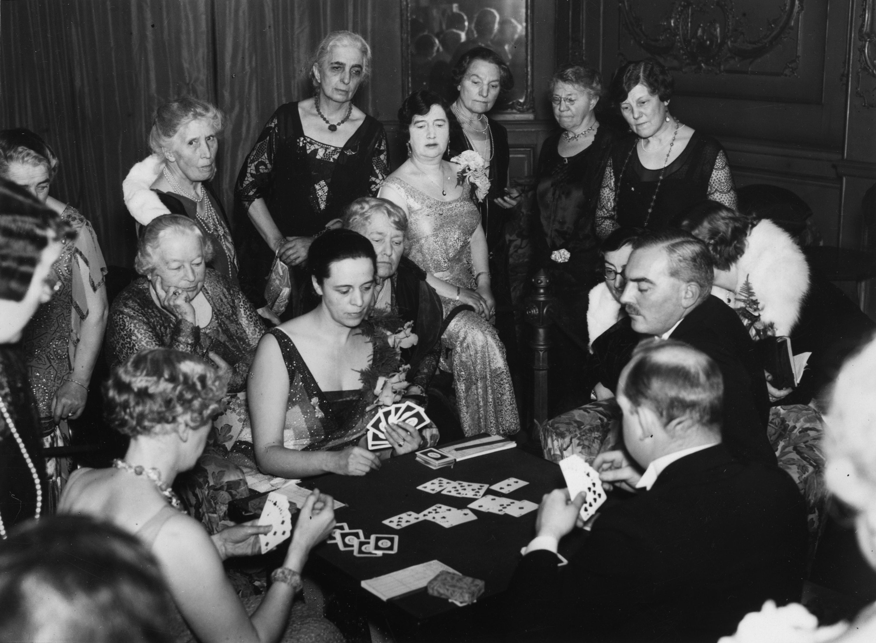 29th November 1930: Four players of the Bridge Club of the Lyceum Club staging the first exhibition of contract bridge held in London in the Lyceum Club's drawing room on Piccadilly, London. (Photo by Sasha/Hulton Archive/Getty Images)
