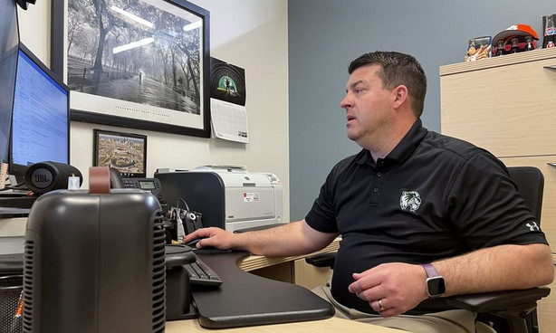 Utah Valley University career counselor Travis Reynolds
helps a student with her LinkedIn profile and portfolio during a
virtual call in his office in the Career Development Center on the
university’s Orem campus April 2, 2021.