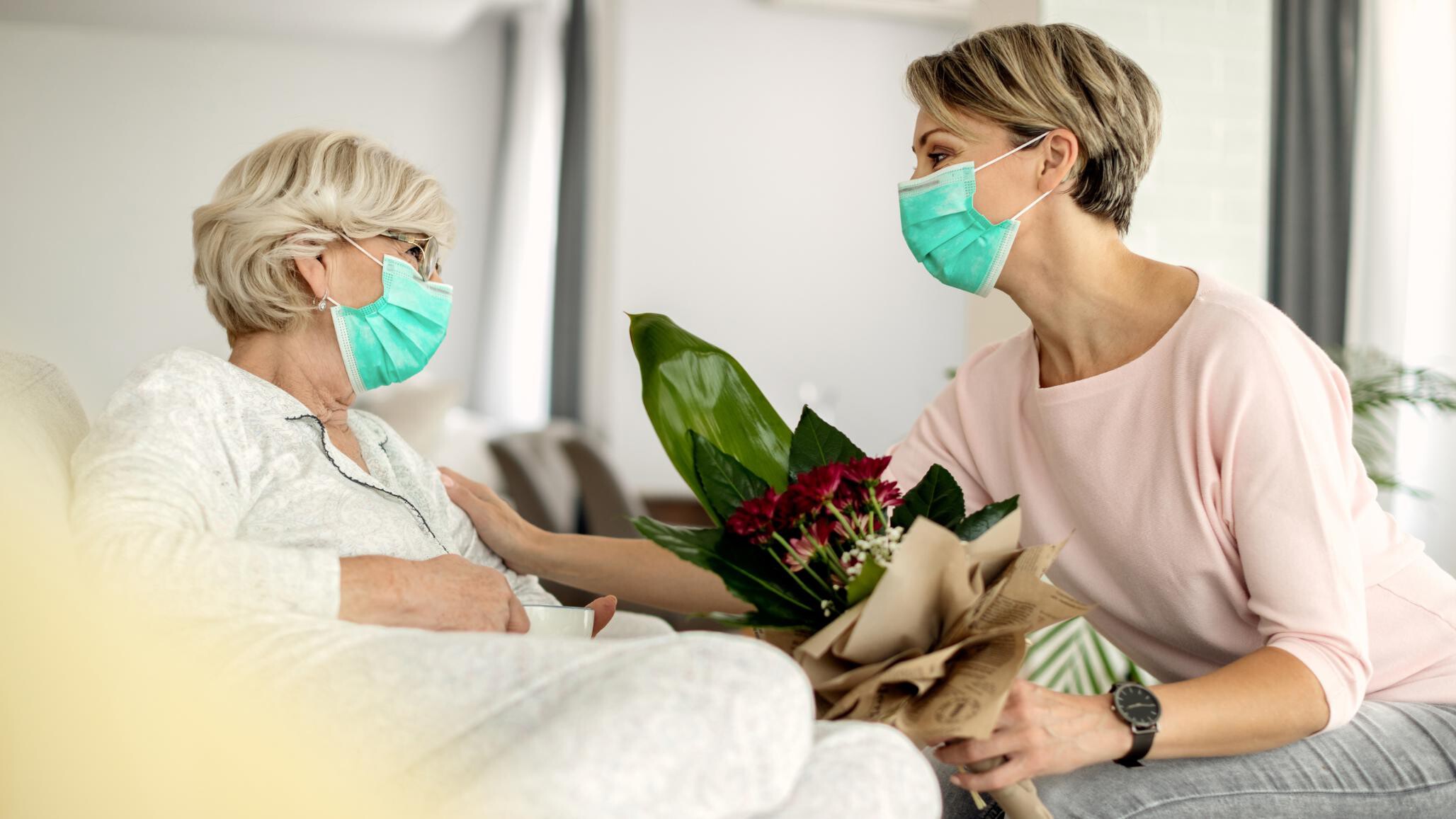 Fully vaccinated people can visit vaccinated or unvaccinated family members, but there are a few exceptions.