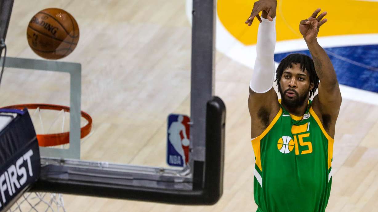Utah Jazz forward Derrick Favors (15) shoots the ball during the game at Vivint Smart Home Arena in Salt Lake City on Thursday, April 8, 2021.