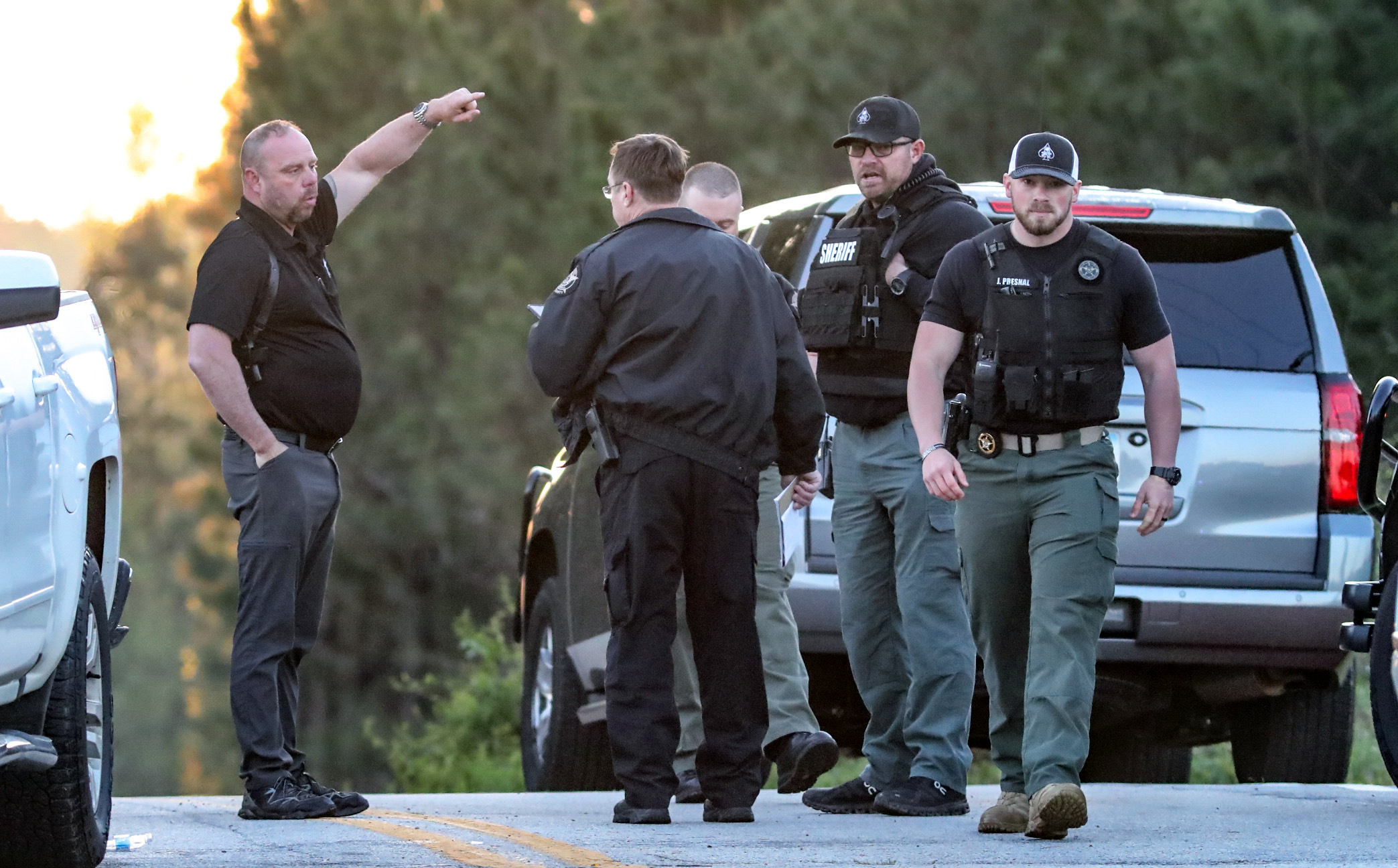 Georgia sheriff: 3 officers wounded, 1 suspect dead, 1 held