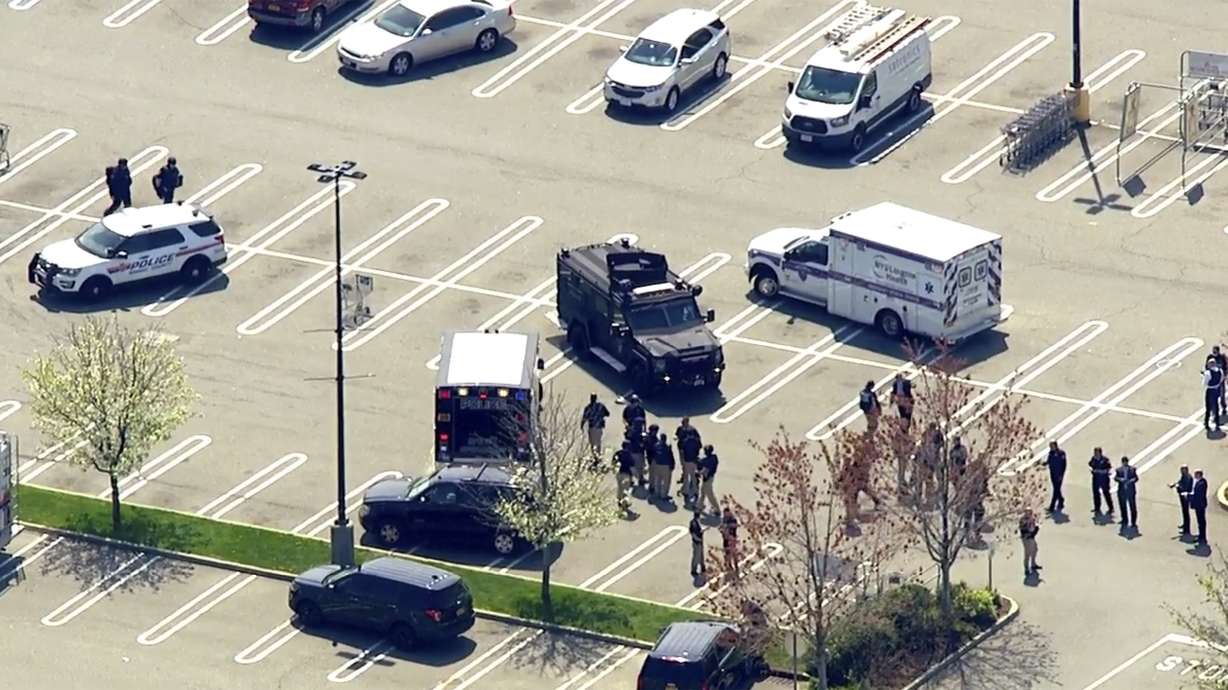 Police: 1 killed, 2 wounded in shooting at NY grocery store