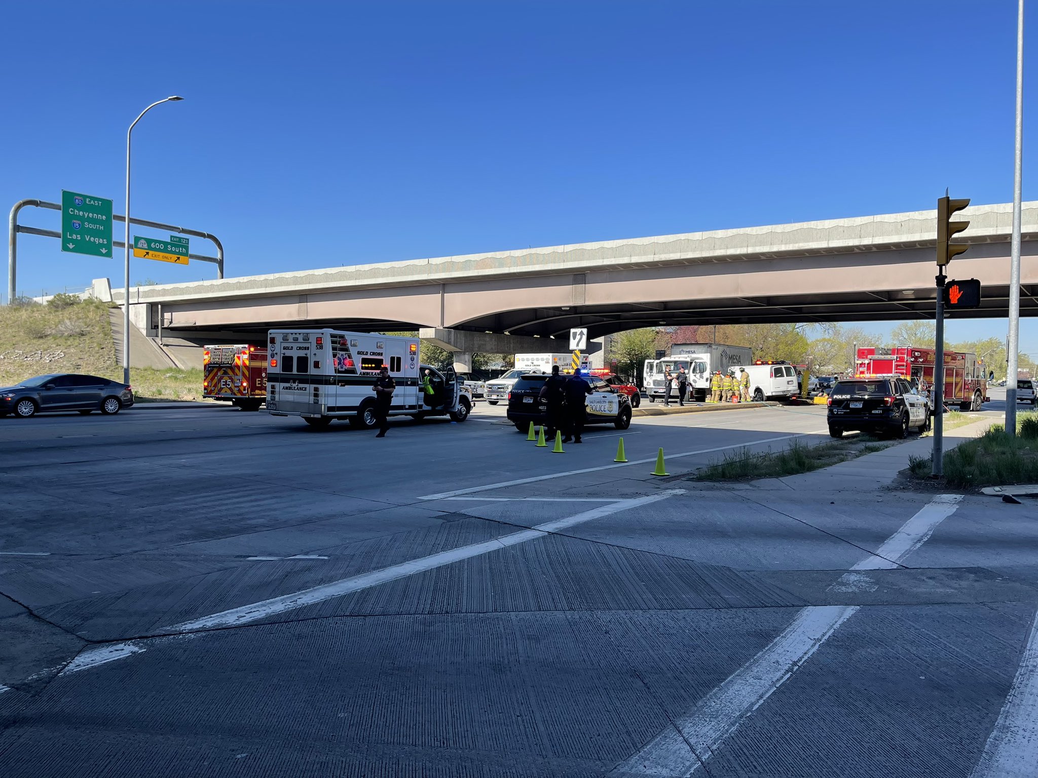 400 South closed in Salt Lake City after van collides with box truck