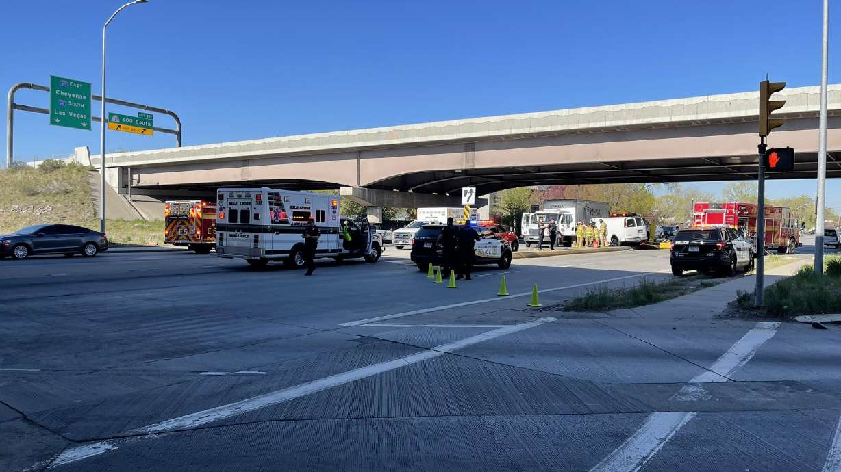 400 South closed in Salt Lake City after van collides with box truck