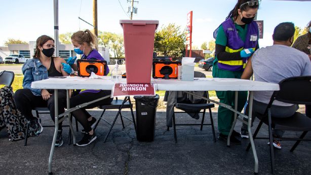 유타주에서 토요일 신종 코로나 19 사례 320 건, 사망 2 건, 백신 21,000 건보고 유타주에서 토요일 신종 코로나 19 사례 320 건, 사망 2 건, 백신 21,000 건보고