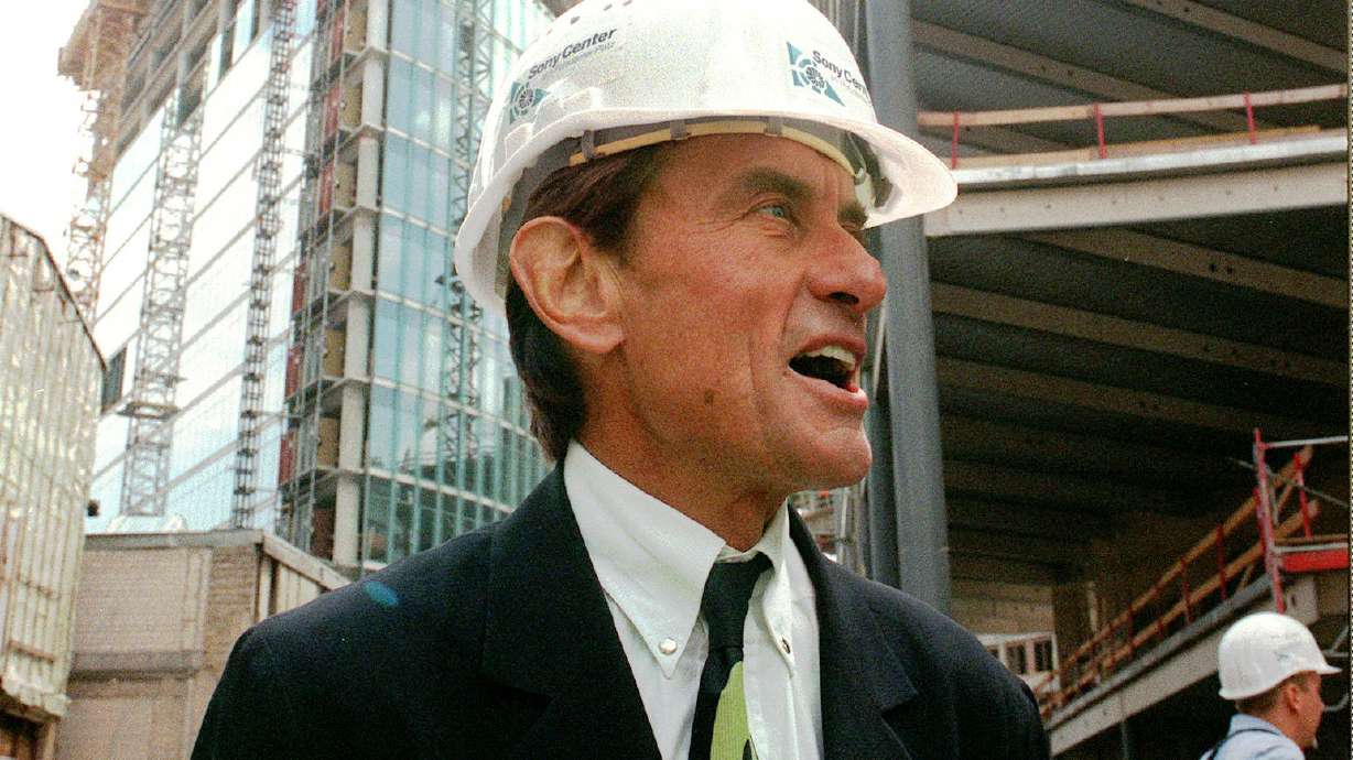 Famed German architect Jahn killed in Illinois bike accident
