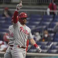 Heckled Harper homers, Realmuto exits early, Phils top Nats