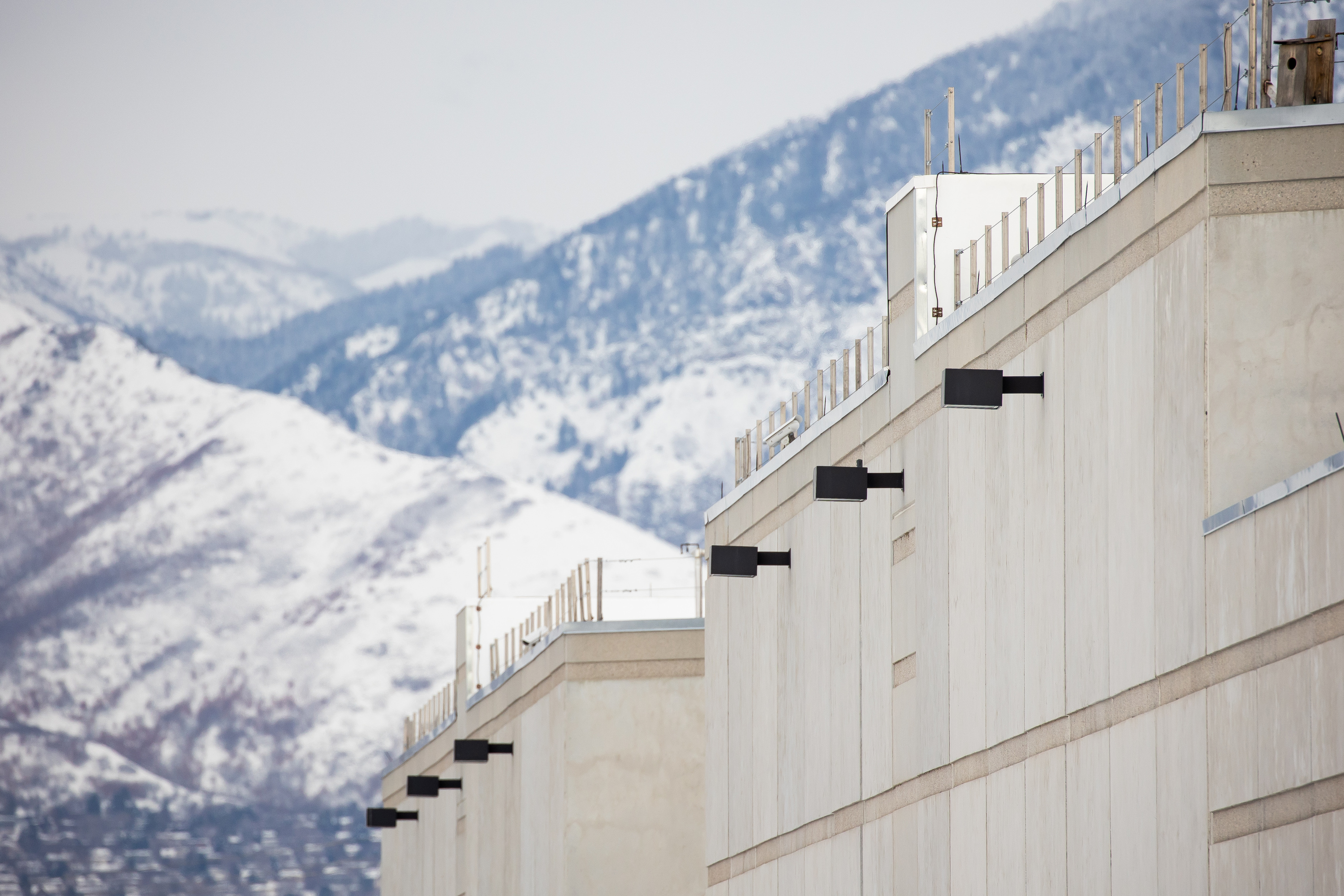 A West Valley man accused of kidnapping and torturing his wife and brutally killing his grandma died after spending less than three months in the Salt Lake County Jail. At this point, police have not reported finding the grandmother's body.