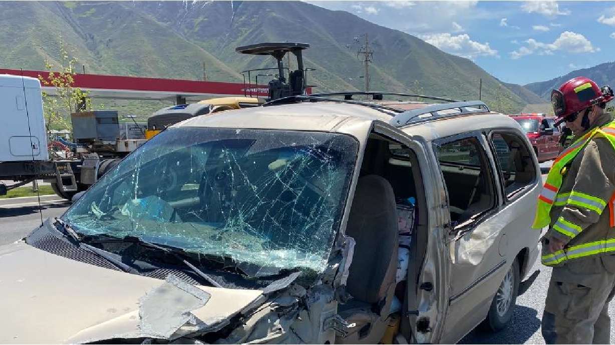 1 person in serious condition after semitruck, car collide in Mapleton