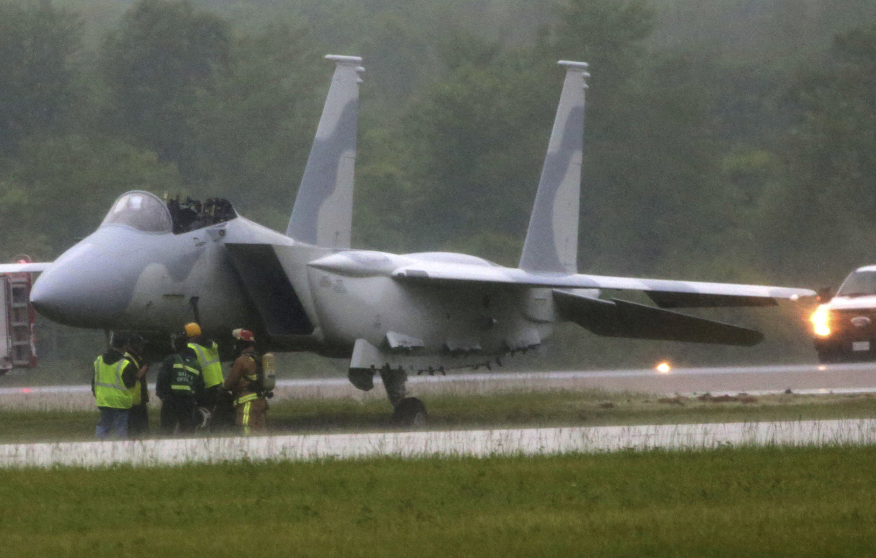 2 pilots eject from F-15 when it leaves runway in Illinois