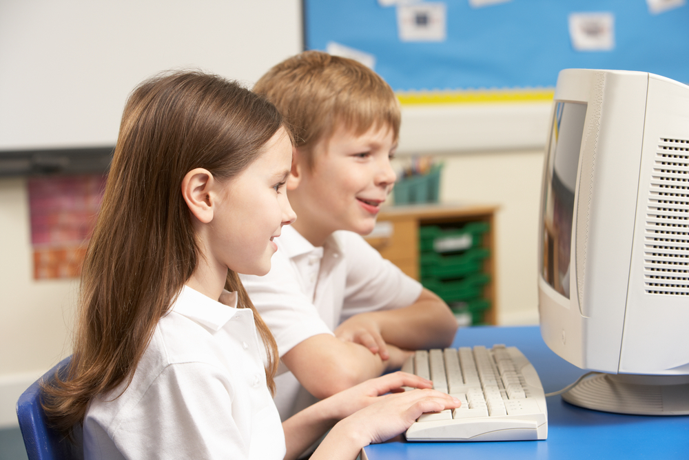 5 technology struggles that all '90s kids will remember