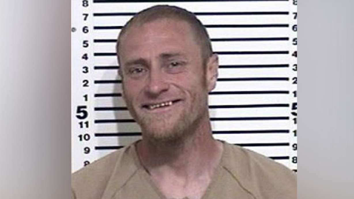 Idaho suspect falls from Subway restaurant ceiling with stolen deli meat, police say