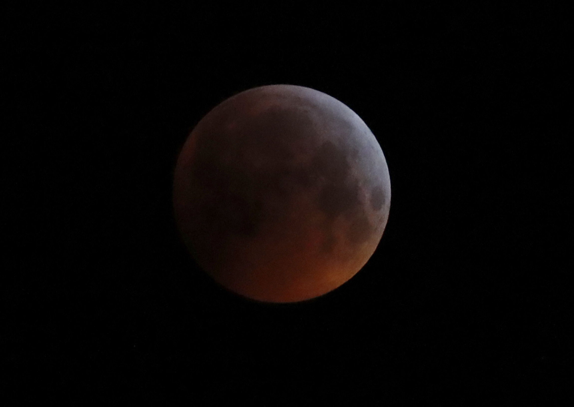 Cosmic 2-for-1: Total lunar eclipse combines with supermoon this week