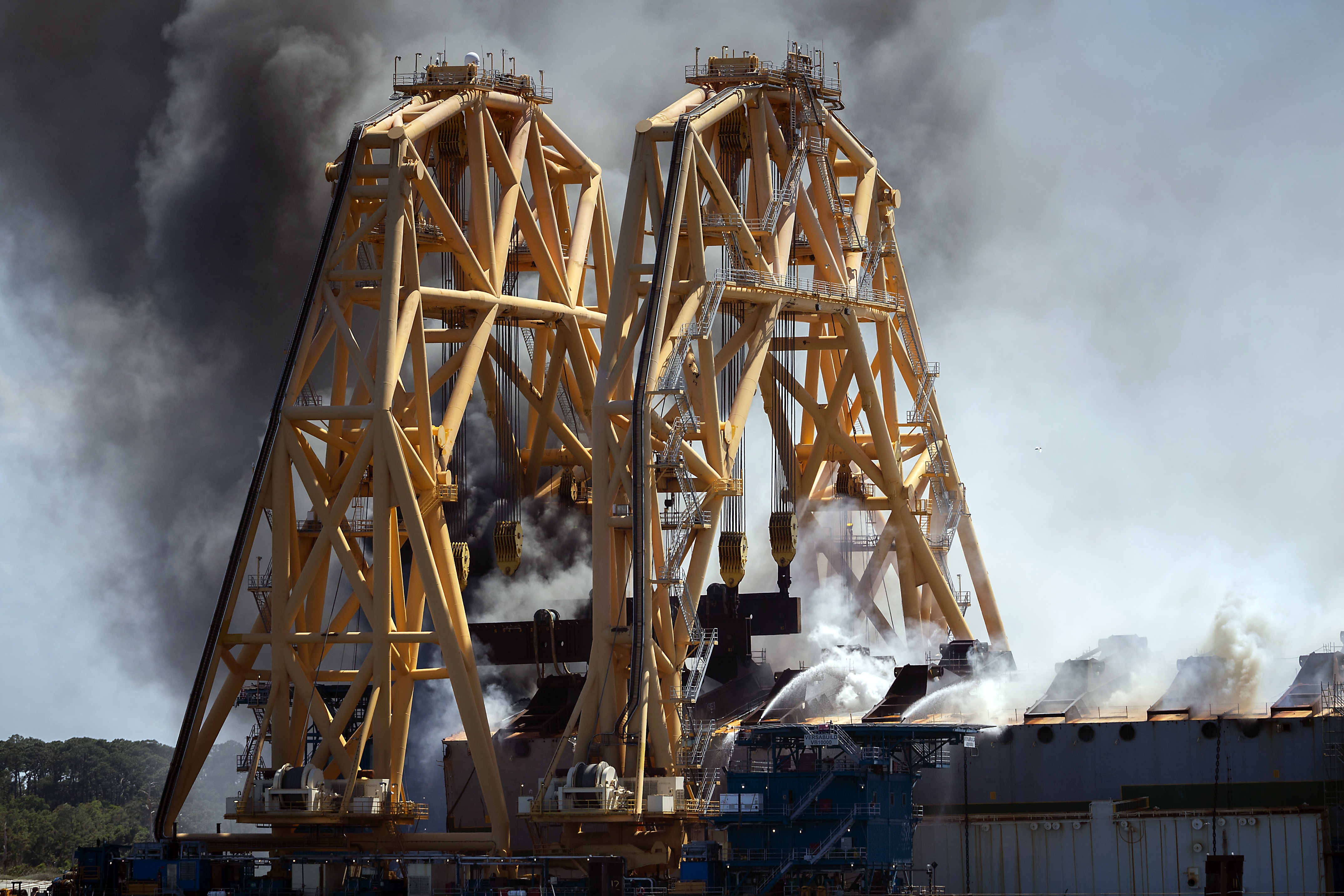 Demolition resumes on Georgia shipwreck after big fire