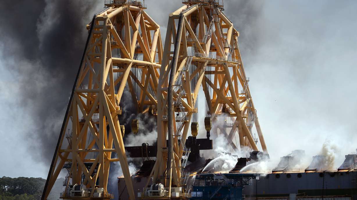 Demolition resumes on Georgia shipwreck after big fire