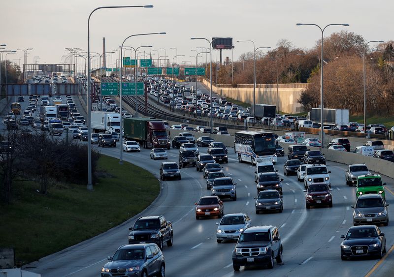 FILE PHOTO: Travelers are stuck in a traffic jam as people hit the road before the busy Thanksgiving Day weekend in Chicago, Illinois, U.S., November 21, 2017. REUTERS/Kamil Krzaczynski/File Photo