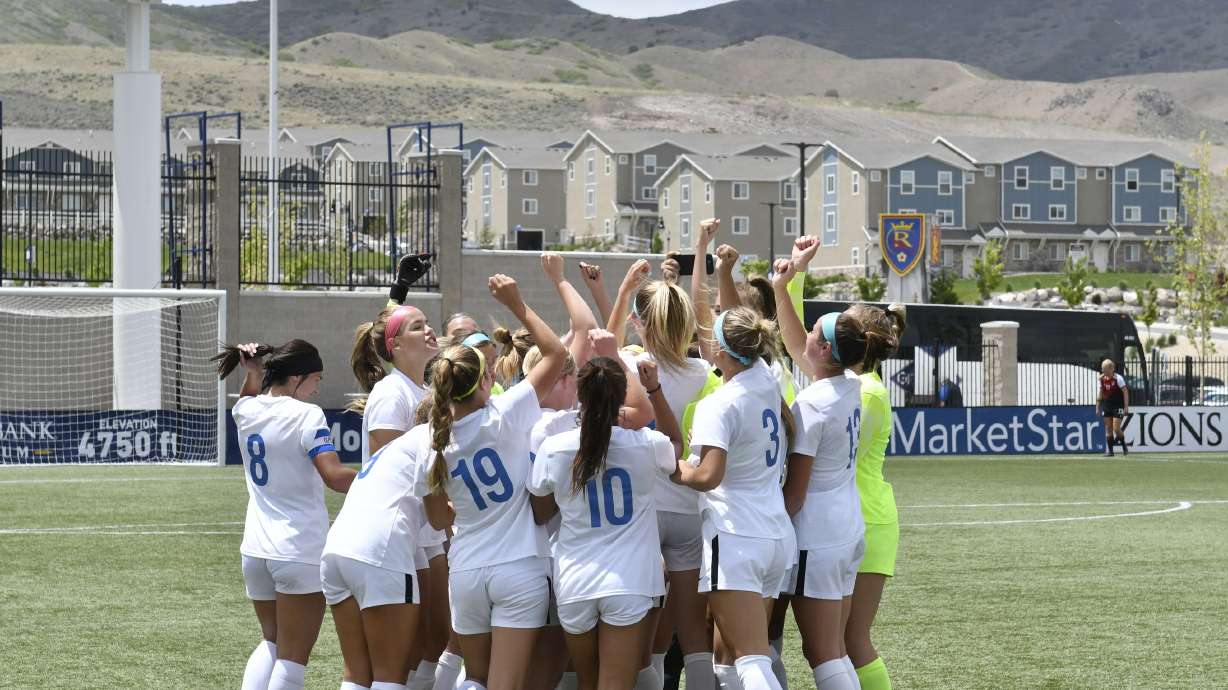 Salt Lake women's soccer celebrates the West division championship with a 1-0 win over Cochise College to advance to the NJCAA women's soccer national tournament.