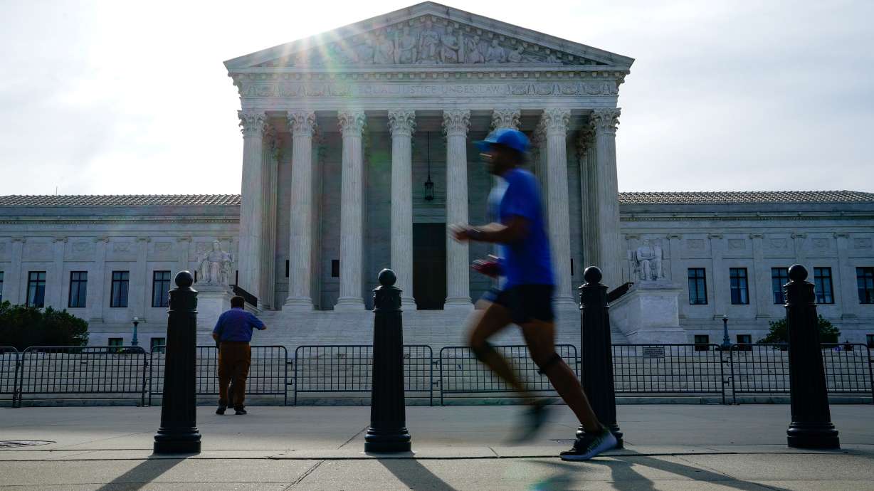 FILE: People walk past the U.S. Supreme Court the day the court is set to release orders and opinions in Washington, U.S., June 1, 2021. Reuters/Erin Scott