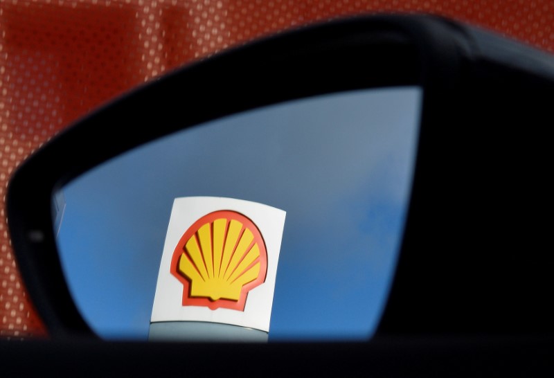 FILE PHOTO: A Shell logo is seen reflected in a car's side mirror at a petrol station in west London, Britain, January 29, 2015. REUTERS/Toby Melville/File Photo